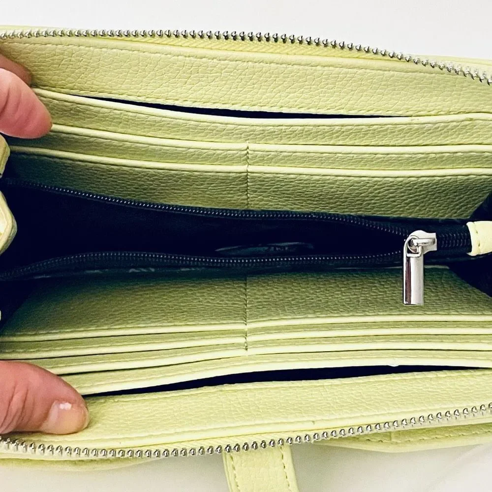 NWT Steve Madden Gorgeous BTOMMASO Lemon Green 2 Piece Wallet many compartments!